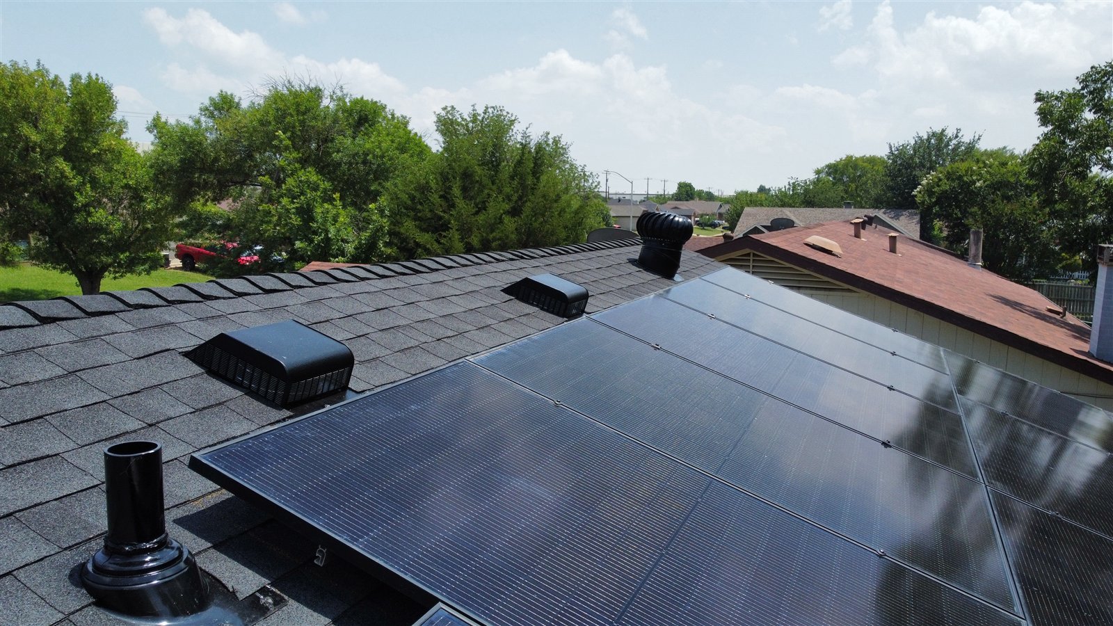 Proyecto residencial real terminado por Summit Roofing en DFW